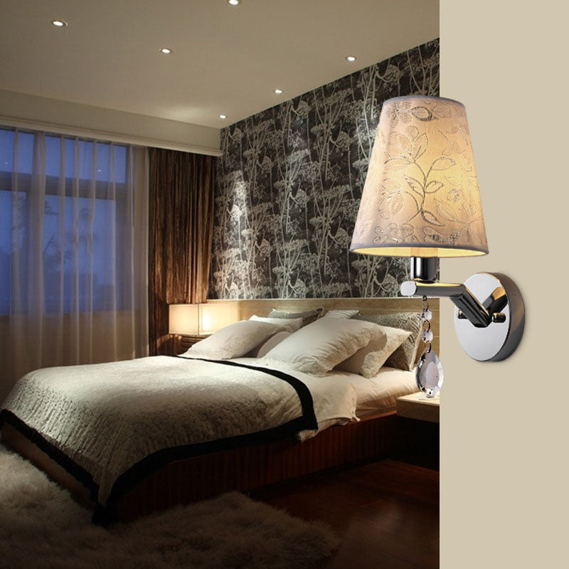 Moderne Übergangs-Blumenmuster-Stoffschirm Galvanisierter Eisenrahmen 1-Licht-Wandleuchte für das Wohnzimmer 