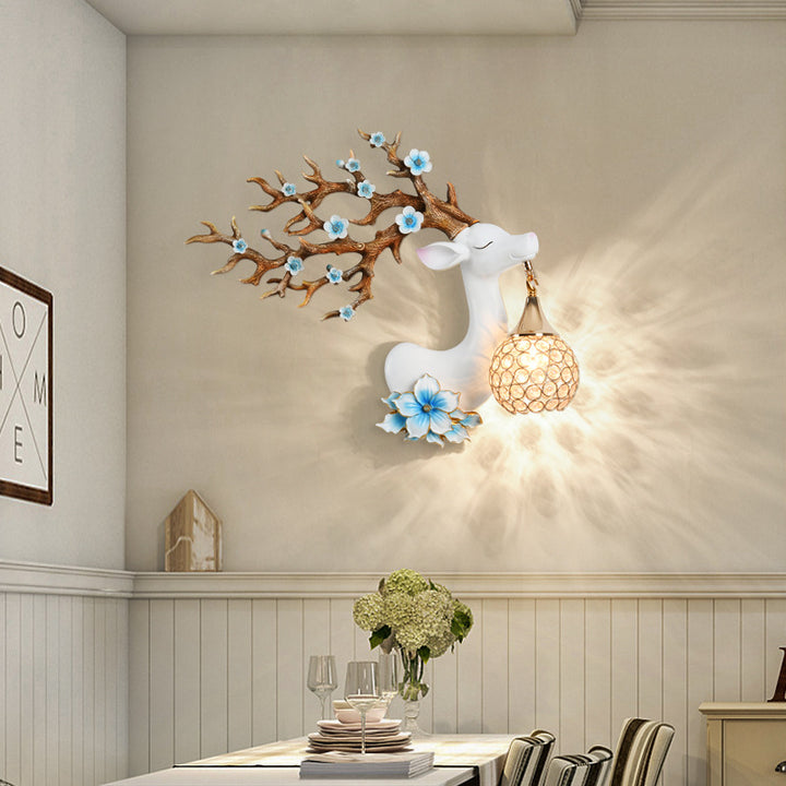 Lampe murale à une lumière avec abat-jour en boule de cristal et résine créative européenne en forme de bois de cerf 