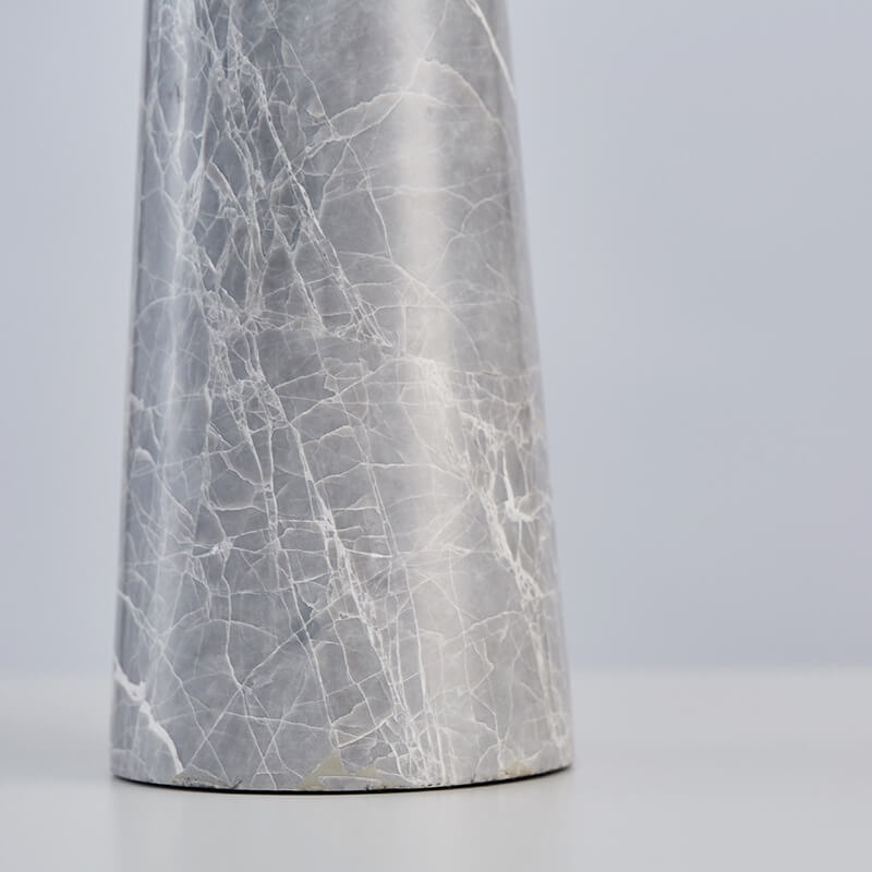 Abat-jour en tissu simple moderne, base en marbre gris, lampe de table à 1 lumière 