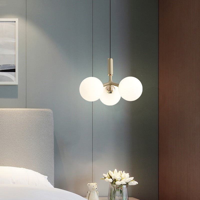 Zeitgenössischer nordischer Aluminium-Eisen-Glaskugel-Kronleuchter mit 3 Lichtern für Esszimmer 