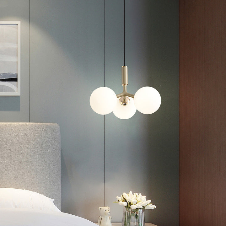 Zeitgenössischer nordischer Aluminium-Eisen-Glaskugel-Kronleuchter mit 3 Lichtern für Esszimmer 