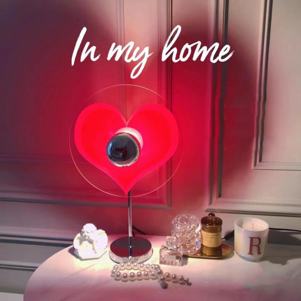 Lampe de table moderne créative en métal rond acrylique à 1 lumière pour chambre 