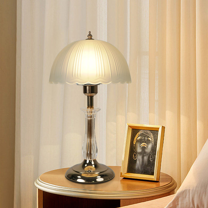 Lámpara de mesa contemporánea nórdica de hierro con cúpula de vidrio y una luz para el lado de la cama 