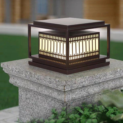 Traditionelle chinesische quadratische 1-flammige Pfostenleuchte aus Edelstahlglas für den Garten 