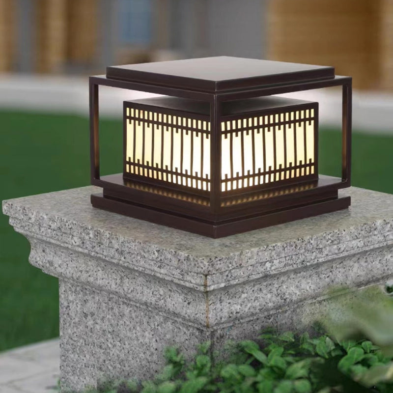 Traditionelle chinesische quadratische 1-flammige Pfostenleuchte aus Edelstahlglas für den Garten 