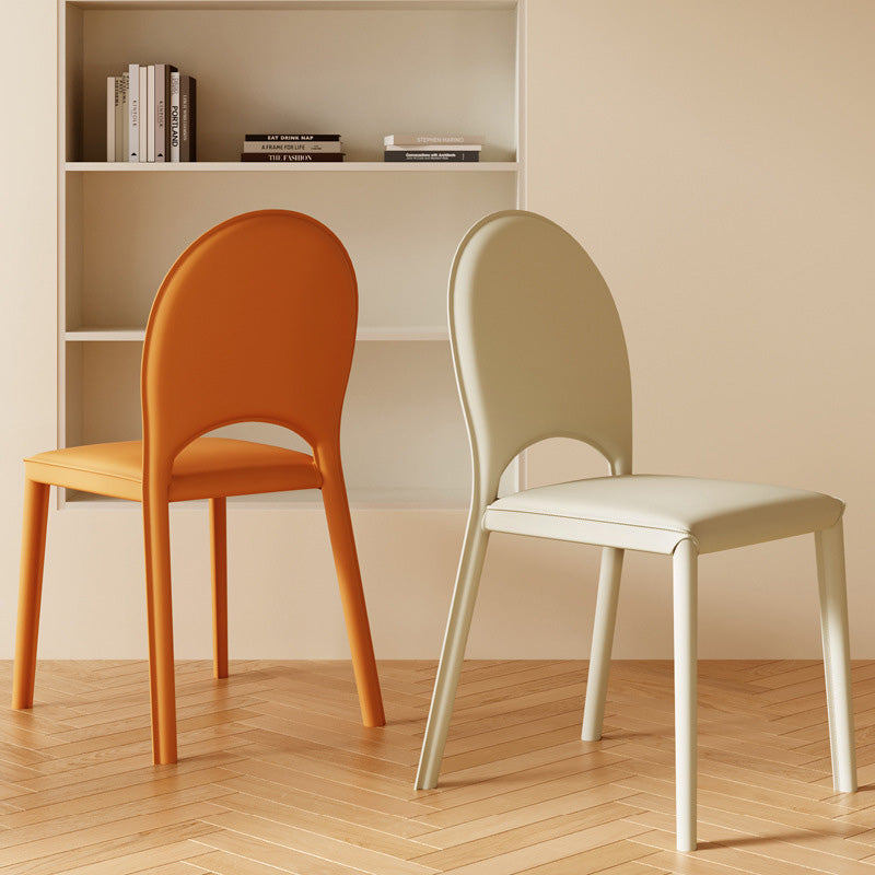 Moderner minimalistischer quadratischer ovaler Rücken aus echtem Leder Kohlenstoffstahl Esszimmerstuhl für das Esszimmer 