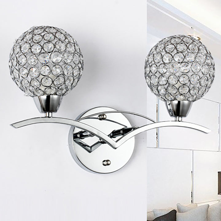 Applique murale contemporaine scandinave à base de disque incurvé en fer avec cristaux 1/2 lumière pour chambre 