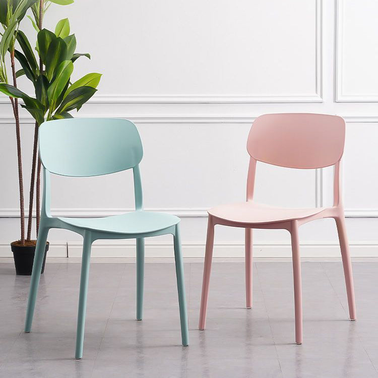 Chaise de salle à manger empilable carrée en plastique macaron nordique contemporain avec dossier ouvert pour salle à manger 