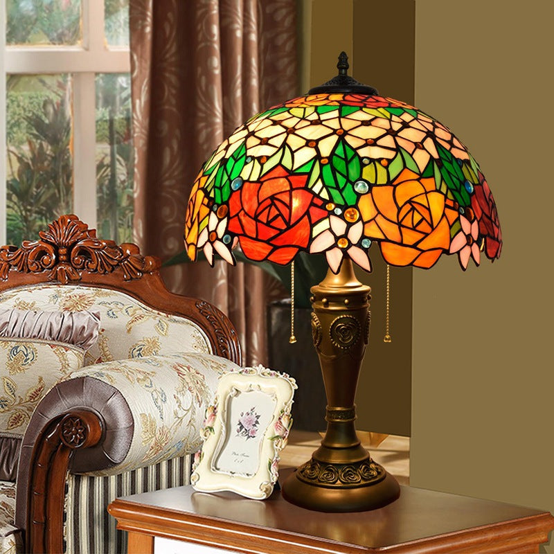 Lampe de table à deux lumières avec abat-jour en verre teinté résine Tiffany Rose traditionnel pour chambre 