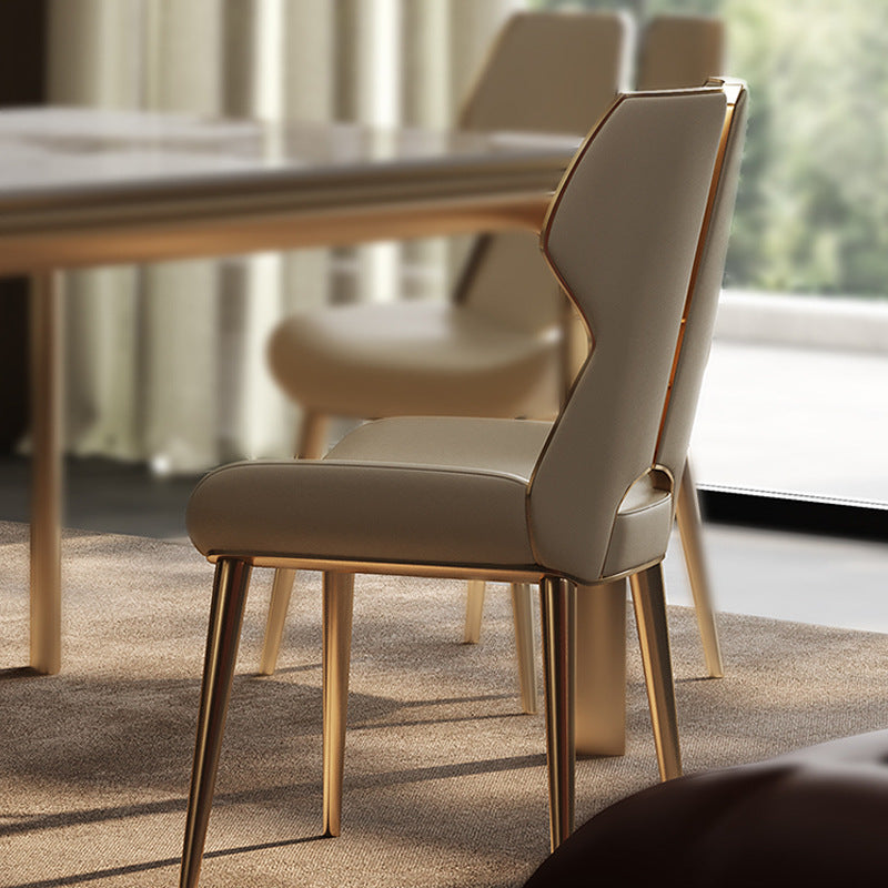 Chaise de salle à manger carrée en cuir microfibre de luxe moderne avec dossier en acier inoxydable et éponge pour salle à manger 