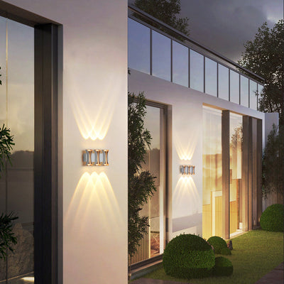 مصباح حائط LED زجاجي من الألومنيوم مستطيل مقاوم للماء بتصميم عصري بسيط للفناء الخارجي 