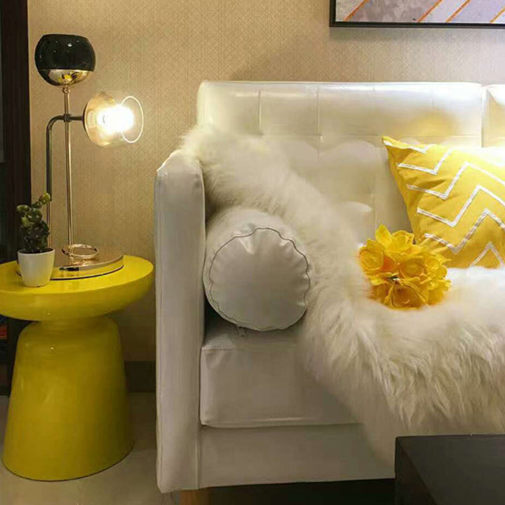 Zeitgenössischer skandinavischer runder Scheibensäulen-Fiberglas-Beistelltisch 1-stöckig für Wohnzimmer 