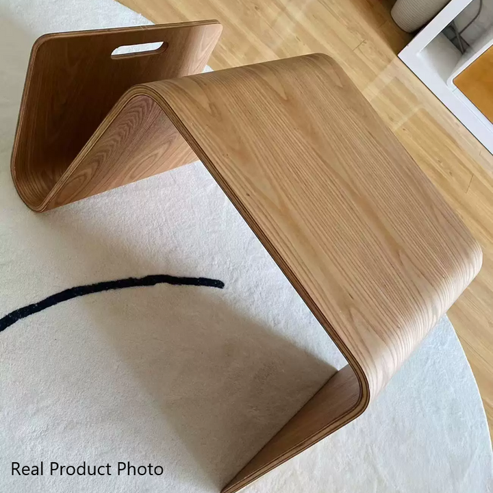 Zeitgenössischer skandinavischer N-förmiger quadratischer Beistelltisch aus massivem Holz mit 1 Ebene für das Wohnzimmer 