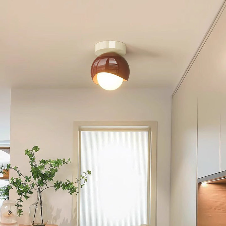 Plafonnier semi-encastré contemporain en fer crème français avec abat-jour sphérique en verre à 1 lumière pour couloir 