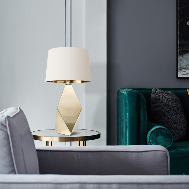 Zeitgenössische kreative polygonale Basis Runde Hardware Stoff 1-Licht Tischlampe für Schlafzimmer 