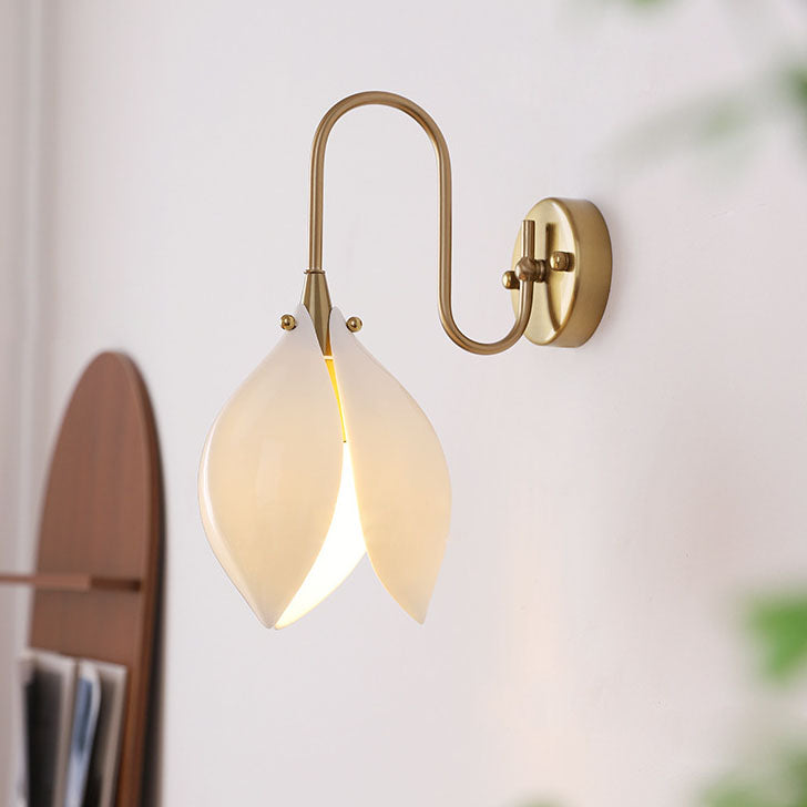 Zeitgenössische Retro-Keramik-Magnolienblumenform Eisenrahmen 1-Licht Wandleuchte für Schlafzimmer 