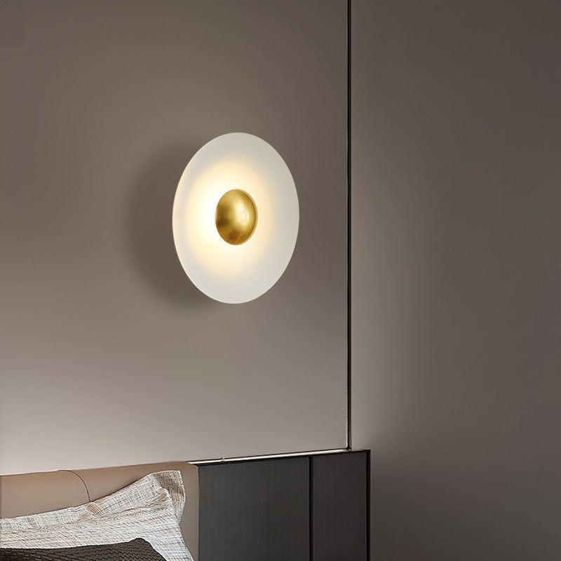 مصباح حائط LED بتصميم عصري على شكل صحن طائر لماكرون للإضاءة في غرفة النوم 
