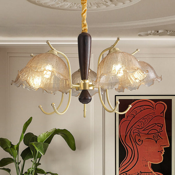 Traditioneller französischer cremefarbener Blumen-Kronleuchter aus massivem Holz und Glas mit 3/5 Lichtern für das Wohnzimmer 