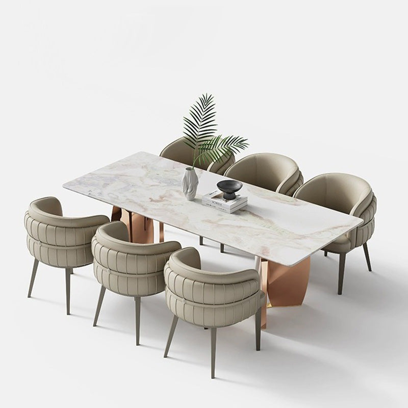 Zeitgenössischer Luxus gebogener PU-Leder gepolsterter Kohlenstoffstahl Esszimmerstuhl Rückenlehne Armlehne für Esszimmer 
