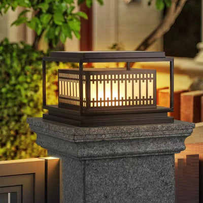 Traditionelle chinesische quadratische 1-flammige Pfostenleuchte aus Edelstahlglas für den Garten 