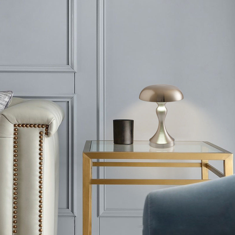 Moderne Art Deco Pilz Acryl Eisen LED Tischlampe für Schlafzimmer 