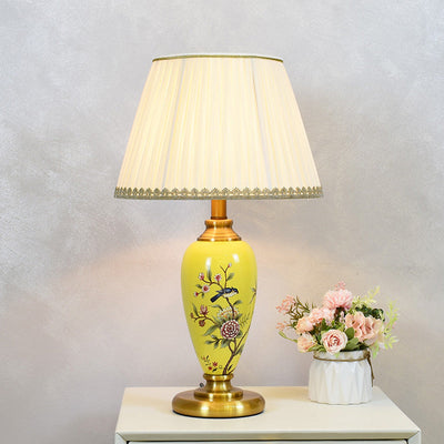 Traditionelle chinesische Vogel- und Blumenzylinder-Hardware-Keramikgewebe-1-Licht-Tischlampe für Schlafzimmer 