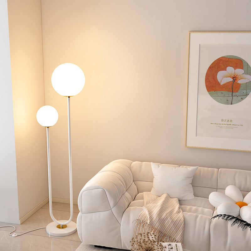 Moderner minimalistischer langer runder Ball Eisen Glas 2-Licht Stehlampe für Schlafzimmer 