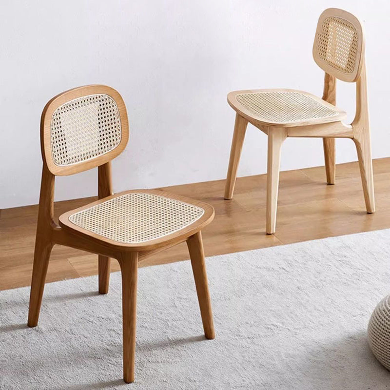 Moderner minimalistischer Esszimmerstuhl aus PET-Rattan und Kautschukholz mit quadratischer Rückenlehne 