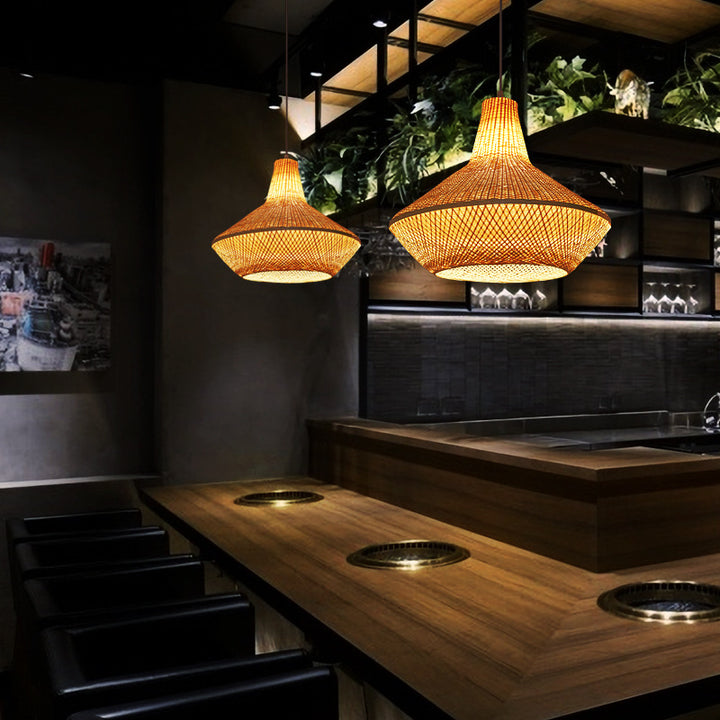 Lustre suspendu à 1 lumière en bambou tissé rond chinois traditionnel pour salles de divertissement 