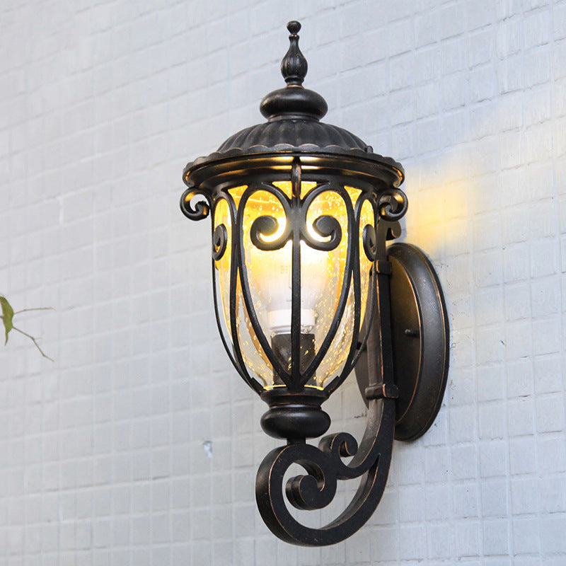 Traditionelle europäische wasserdichte Spitzenbecher-Aluminiumglas-1-Licht-Außenwandleuchte für den Garten 