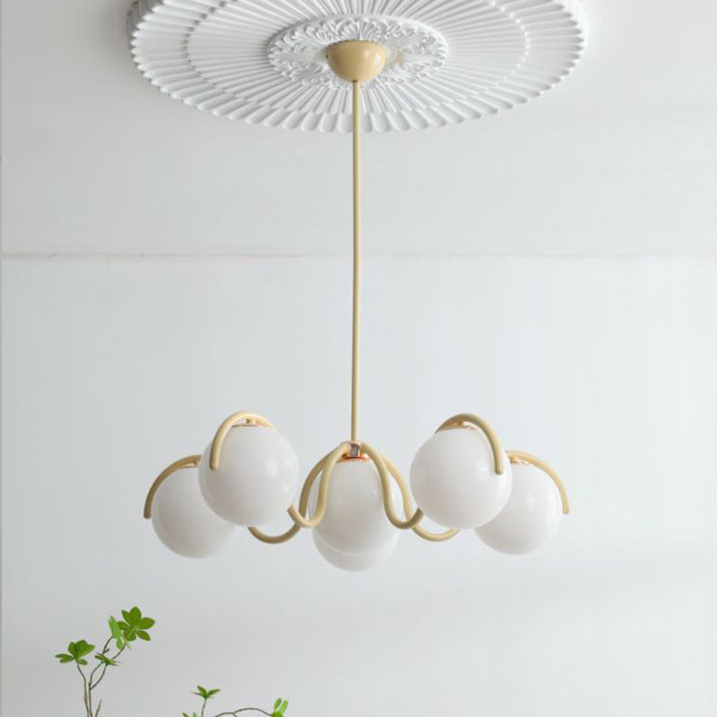 Moderner minimalistischer Kronleuchter mit geschwungenen Kugeln aus Metall und Glas mit 6 Lichtern für das Wohnzimmer 
