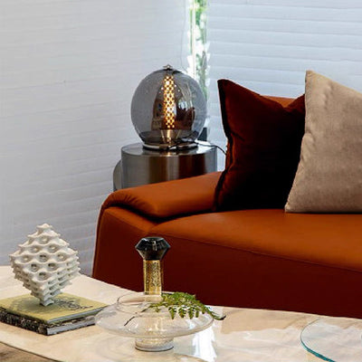 Moderne minimalistische geometrische rauchgraue Glas-Hardware-LED-Tischlampe für das Home Office 