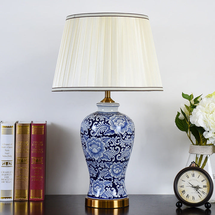 Abat-jour en tissu chinois traditionnel peint à la main avec une base en céladon 1-lampe pour salon 