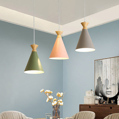 Zeitgenössische kreative Macaron Kegel Horn Hardware Gummi Massivholz 1-Licht Anhänger für Wohnzimmer 