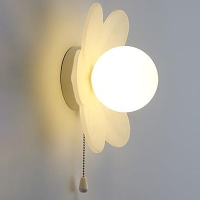 مصباح حائط LED من الراتنج بتصميم زهرة كريمي حديث ومينيمالي لغرفة النوم 