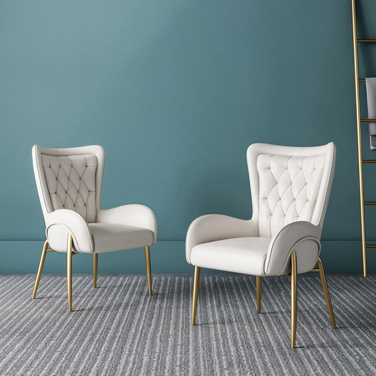 Moderna silla de comedor de lujo cuadrada curva de PU cuero terciopelo hierro con respaldo y brazo para comedor 