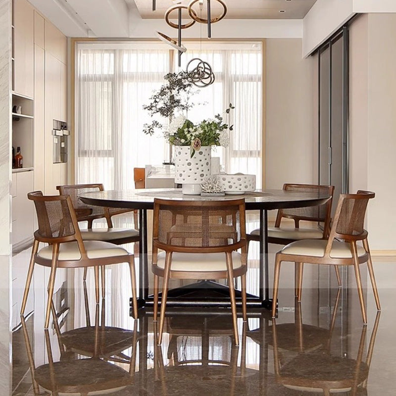 Silla de comedor de madera tapizada en cuero de microfibra cuadrada retro contemporánea con respaldo de ratán para comedor 