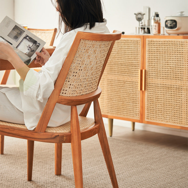 Chaise de salle à manger avec dossier en rotin vintage traditionnel et cadre en bois pour salle à manger 