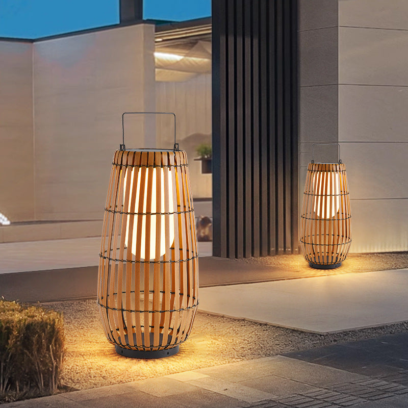 إضاءة خارجية LED للمناظر الطبيعية على شكل أسطوانة شمسية مقاومة للماء من الحديد بتصميم عصري مقلد كراتان للحديقة 