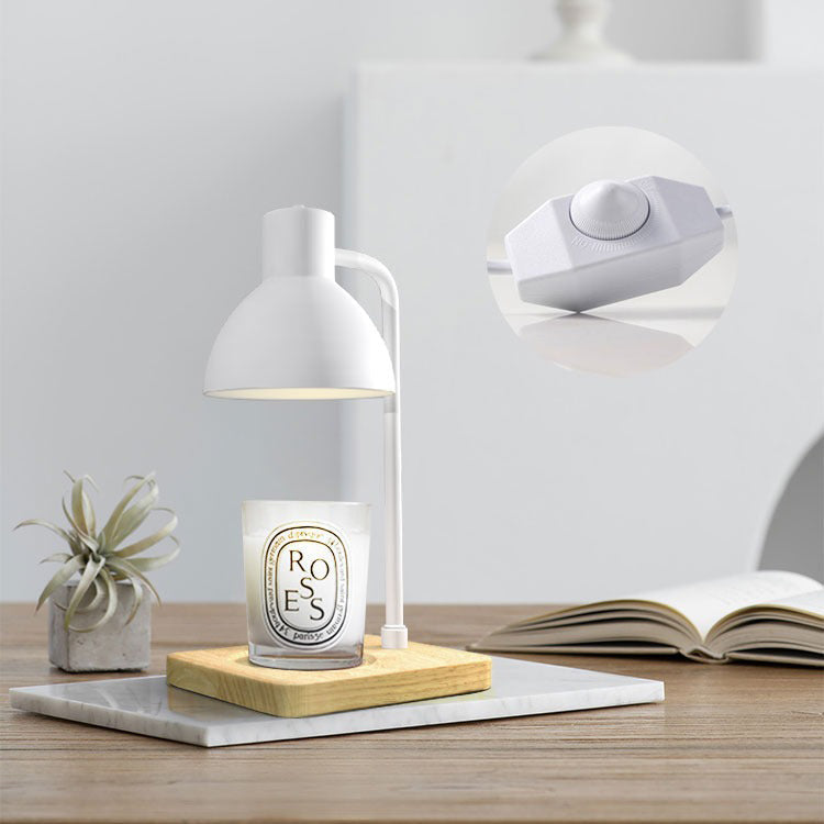 Lampe de table à une lumière avec abat-jour en dôme scandinave contemporain et base carrée en bois, effet cire fondue, pour chambre 