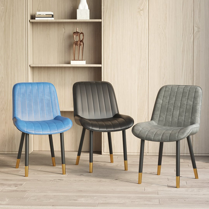 Chaise de salle à manger moderne de luxe carrée incurvée en similicuir avec dossier sans accoudoirs pour salle à manger 