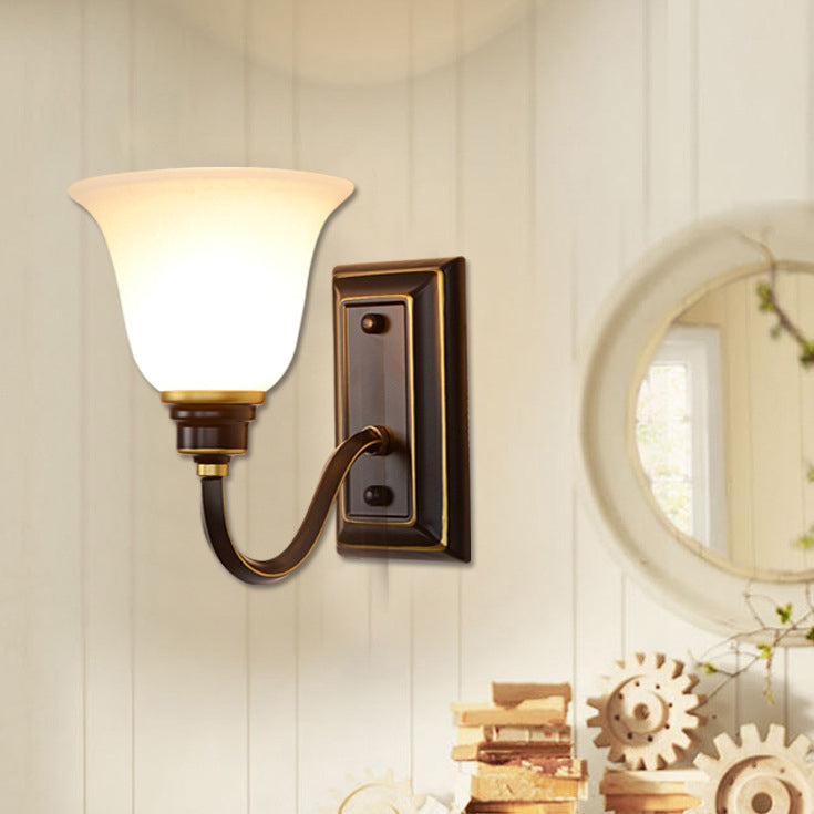 Applique murale en fer à 1 lumière avec abat-jour en verre floral rustique traditionnel pour chambre 