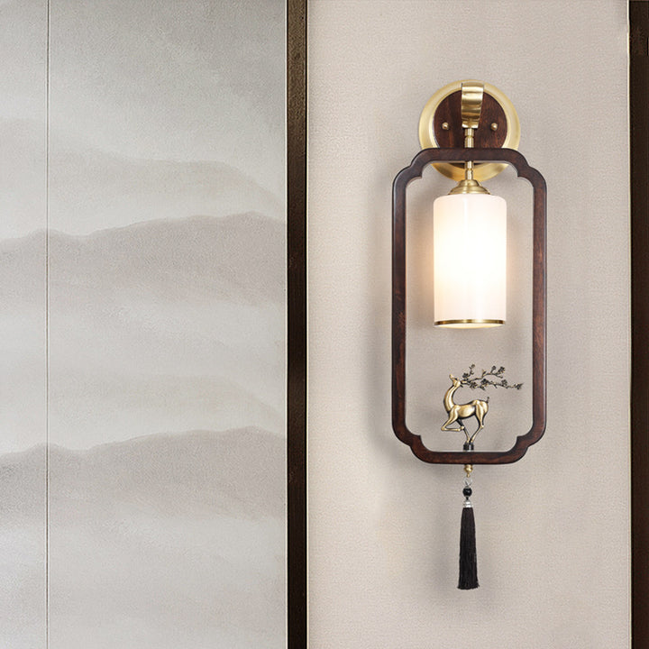 Applique murale traditionnelle en laiton chinois en bois de caoutchouc et verre rectangulaire cylindre avec cerf 1-lumière pour couloir 