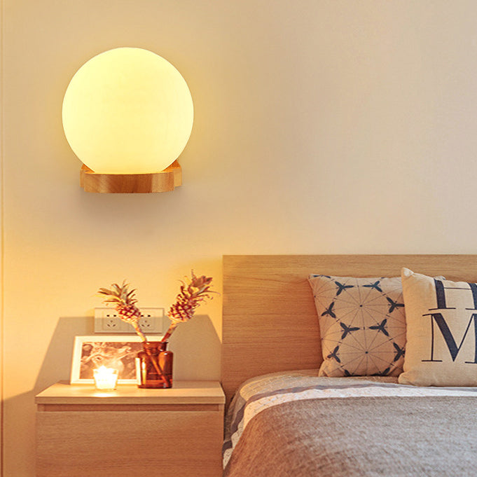 Lámpara de Aplique de Pared de 1 Luz de Madera y Vidrio en Forma de Orbe Minimalista Moderna para Dormitorio 