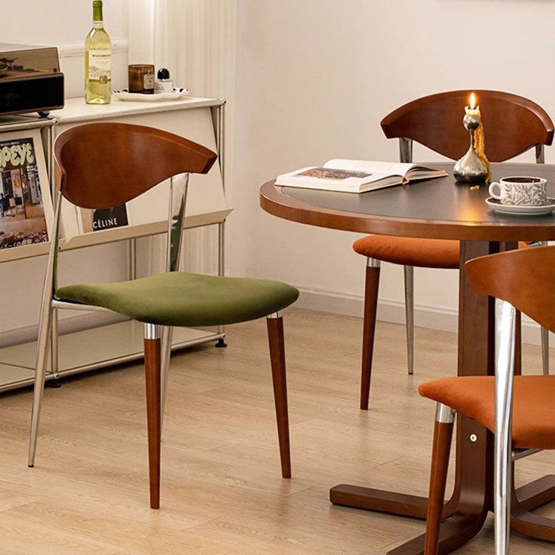 Chaise de salle à manger contemporaine rétro en bois de hêtre, fer, velours, éponge carrée avec dossier incurvé pour salle à manger 