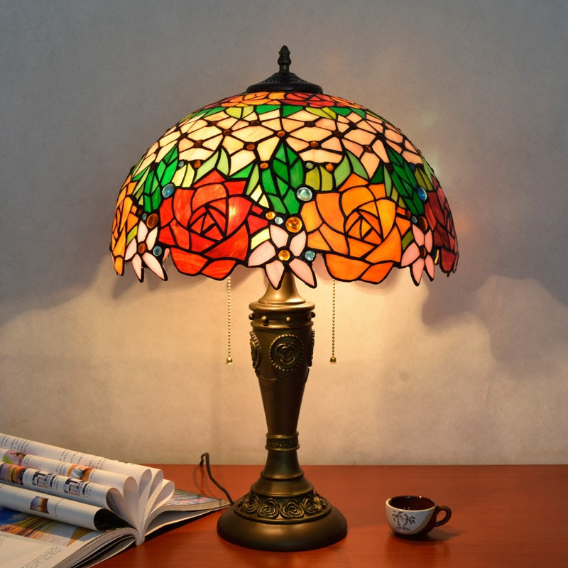 Lampe de table à deux lumières avec abat-jour en verre teinté résine Tiffany Rose traditionnel pour chambre 