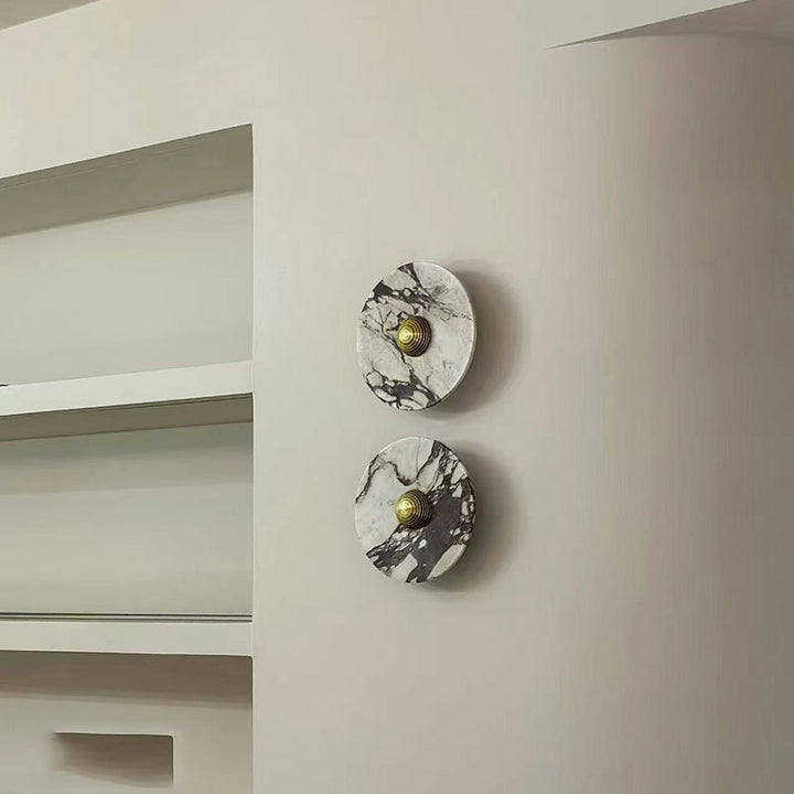 Zeitgenössische skandinavische runde Metallmarmor-LED-Wandleuchte für Wohnzimmer 