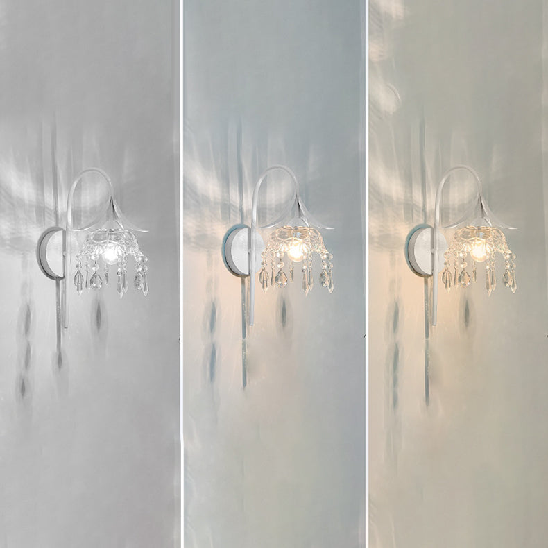 Applique murale contemporaine créative en fer avec abat-jour en verre en forme de fleur de lotus et cristal à 1 lumière pour salon 