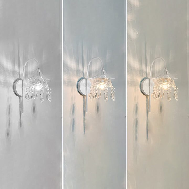 Applique murale contemporaine créative en fer avec abat-jour en verre en forme de fleur de lotus et cristal à 1 lumière pour salon 