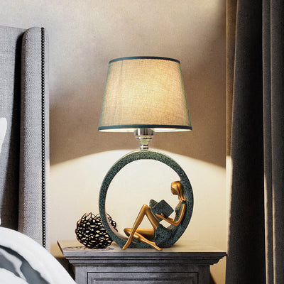 Zeitgenössische kreative runde Mädchen Jungen Harz Stoff 1-Licht Tischlampe für Wohnzimmer 
